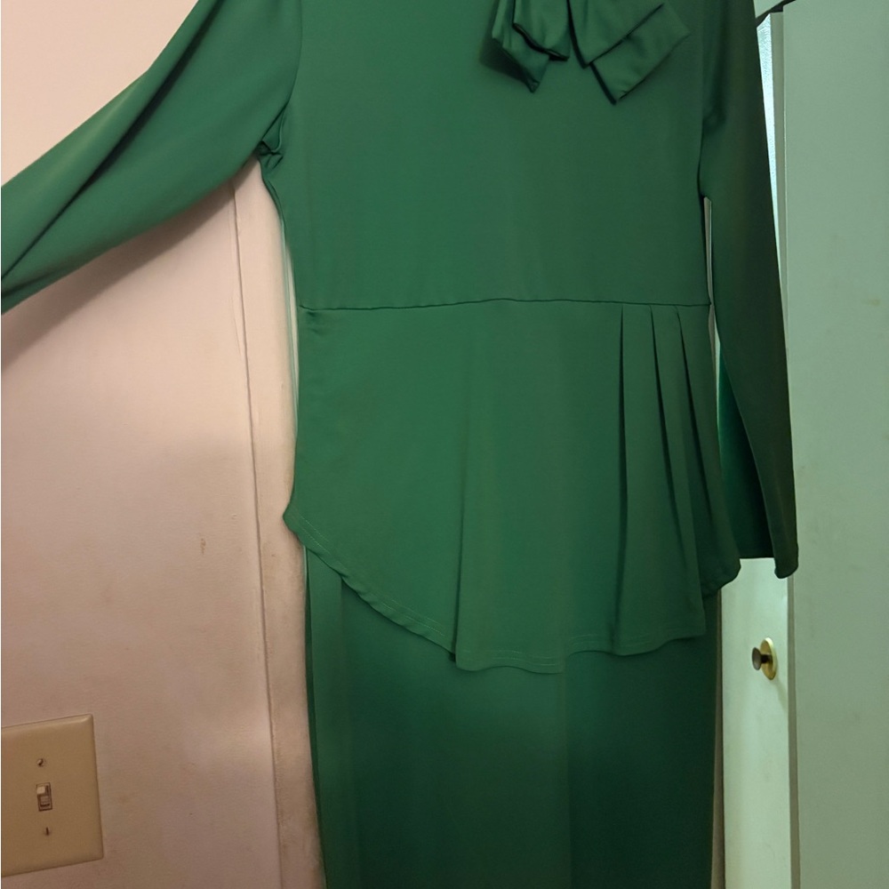Elegant Green Long-Sleeve Peplum Dress